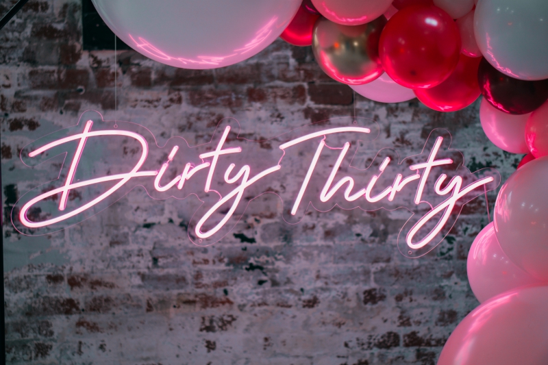 Dirty Thirty Neonreclame