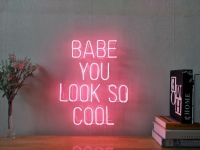 Babe you Look So Cool Neonreclame
