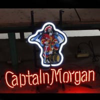 Captain Morgan Bier Bar Open Neonreclame