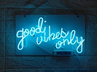 GOOD VIBES ONLY Neonreclame