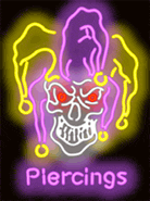 Jeaster Skull Piercing Neonreclame